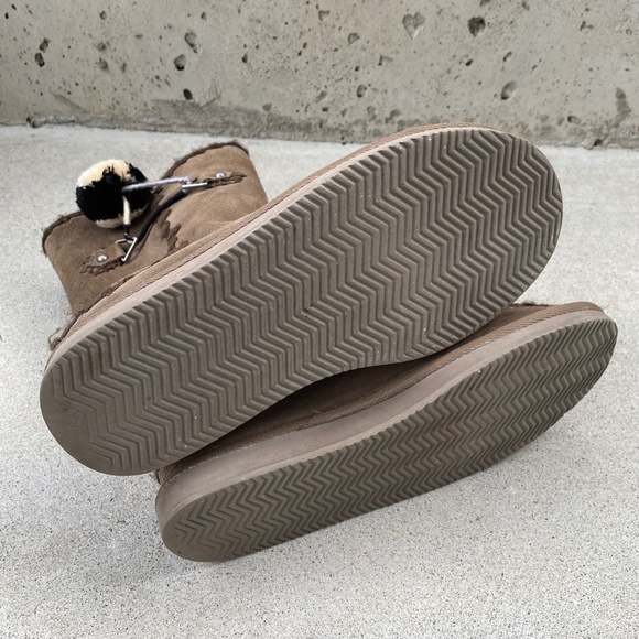 Juicy Couture Brown Fur Lined Winter Boots with Stitching and Pom Poms - size 8 - Picture 6 of 10